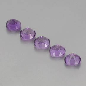 カラットの天然バイオレットアメジスト（6.1×6.1 mm・クッションカット）