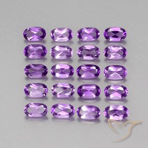 4.38カラットの天然紫がかったバイオレットアメジスト（5.1x3.1 mm・オーバルカット）