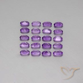 4.38カラットの天然紫がかったバイオレットアメジスト（5.1x3.1 mm・オーバルカット）