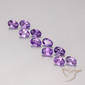 3.97カラットの天然ミディアムパープルがかったバイオレットアメジスト（6×4.1 mm・オーバルカット）
