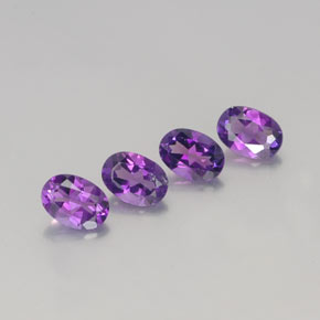 カラットの天然バイオレットアメジスト（7.1x5.1 mm・オーバルカット）