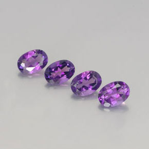 カラットの天然バイオレットアメジスト（7.1x5.1 mm・オーバルカット）