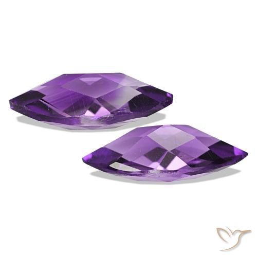0.95カラットの天然Medium Dark-Violetアメジスト（8.2×4.1 mm・マーキス）