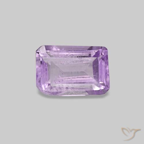 0.49カラットの天然蘭アメジスト（5.8×4 mm・エメラルドカット）