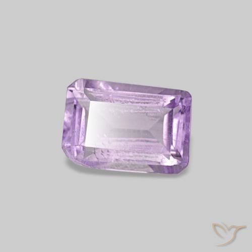 0.49カラットの天然蘭アメジスト（5.8×4 mm・エメラルドカット）
