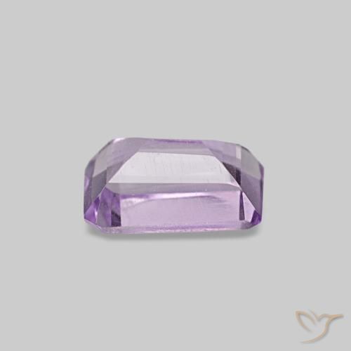 0.49カラットの天然蘭アメジスト（5.8×4 mm・エメラルドカット）