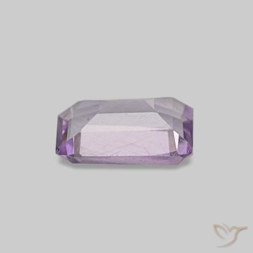 0.48カラットの天然蘭アメジスト（6.1×4.1 mm・エメラルドカット）