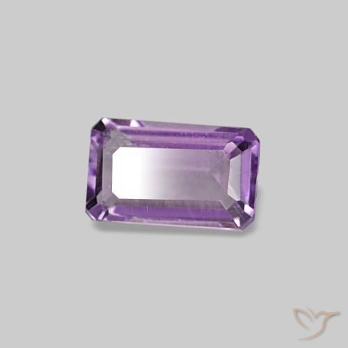 0.29カラットの天然ミディアムバイオレットアメジスト（5.2×3.1 mm・エメラルドカット）