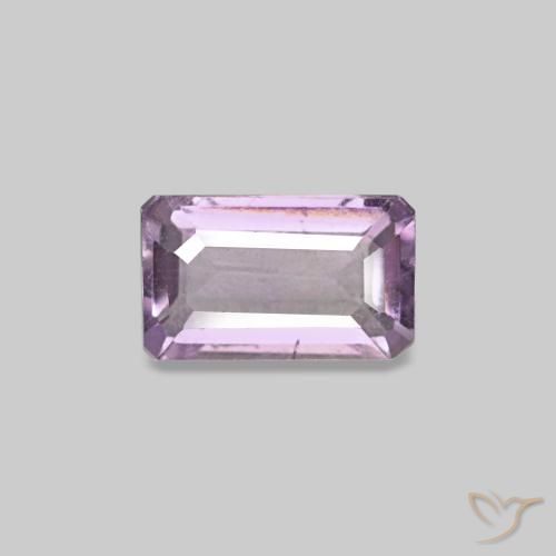 0.29カラットの天然Medium Light-Violetアメジスト（5.2×3.1 mm・エメラルドカット）
