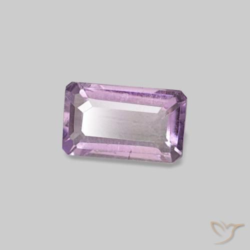 0.29カラットの天然Medium Light-Violetアメジスト（5.2×3.1 mm・エメラルドカット）