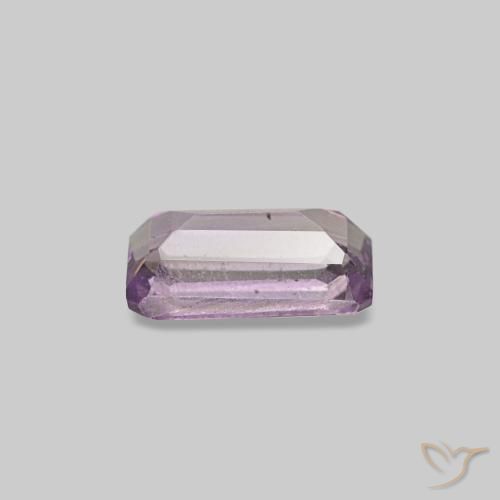 0.29カラットの天然Medium Light-Violetアメジスト（5.2×3.1 mm・エメラルドカット）