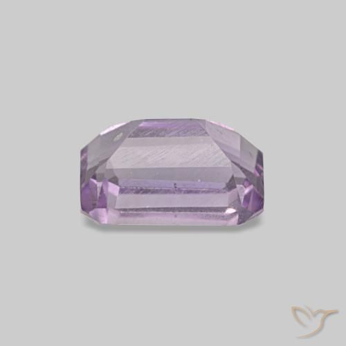 0.60カラットの天然Medium Light-Violetアメジスト（6×4 mm・エメラルドカット）