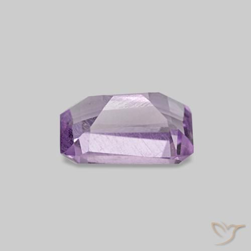 0.49カラットの天然Medium Light-Violetアメジスト（6×4.1 mm・エメラルドカット）