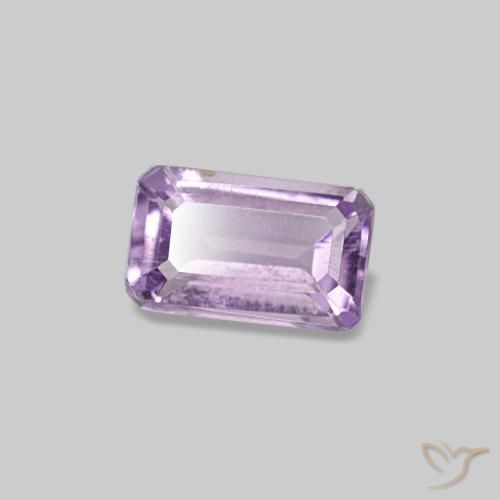 0.30カラットの天然ミディアムバイオレットピンクアメジスト（5.1×3.2 mm・エメラルドカット）