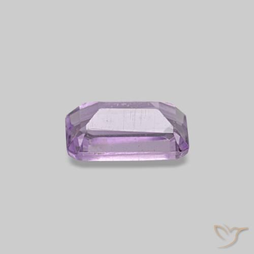 0.30カラットの天然ミディアムバイオレットピンクアメジスト（5.1×3.2 mm・エメラルドカット）