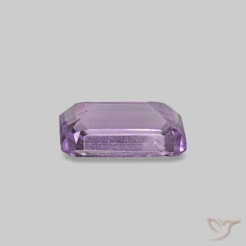 0.24カラットの天然蘭アメジスト（5.1×3 mm・エメラルドカット）