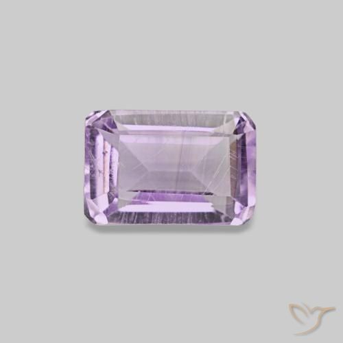 0.63カラットの天然蘭アメジスト（6×4 mm・エメラルドカット）