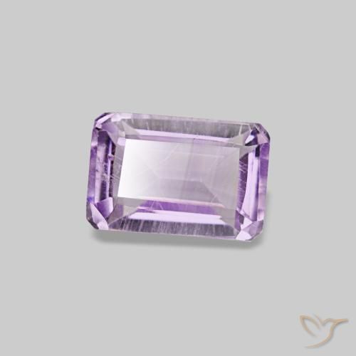 0.63カラットの天然蘭アメジスト（6×4 mm・エメラルドカット）