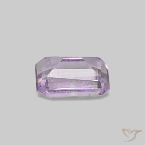 0.63カラットの天然蘭アメジスト（6×4 mm・エメラルドカット）