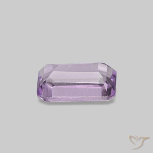 0.28カラットの天然淡いピンクがかった紫アメジスト（5×3.1 mm・エメラルドカット）