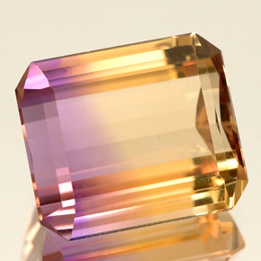 5.88カラットの天然バイカラーアメトリン（12×10.2 mm・エメラルドカット）