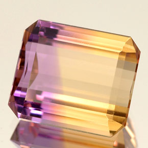 5.88カラットの天然バイカラーアメトリン（12×10.2 mm・エメラルドカット）