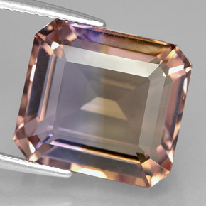 11.76カラットの天然バイカラーアメトリン（13.5×12.3 mm・エメラルドカット）