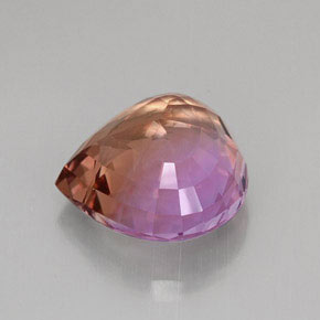 21.75カラットの天然バイカラーアメトリン（19.9×19.3 mm・洋梨の形）