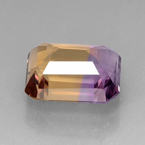 9.78カラットの天然バイカラーアメトリン（14×11.8 mm・エメラルドカット）