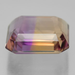 7.85カラットの天然バイカラーアメトリン（12.9×11 mm・エメラルドカット）