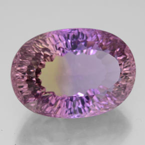 13.50カラットの天然バイカラーアメトリン（18.1×12.8 mm・オーバルカット）