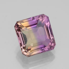 2.90カラットの天然バイカラーアメトリン（8.6×8.3 mm・エメラルドカット）
