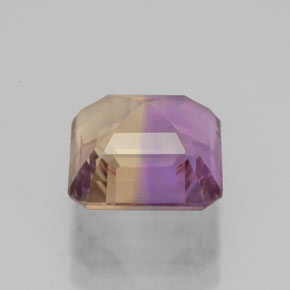 2.90カラットの天然バイカラーアメトリン（8.6×8.3 mm・エメラルドカット）