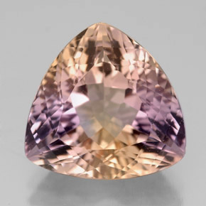 7.60カラットの天然バイカラーアメトリン（13.8×13.4 mm・トリリアント）