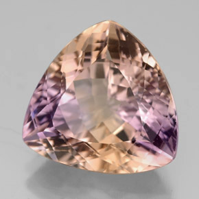 7.60カラットの天然バイカラーアメトリン（13.8×13.4 mm・トリリアント）