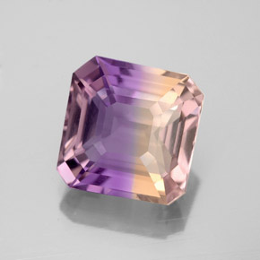 3.91カラットの天然バイカラーアメトリン（9.8×9.8 mm・エメラルドカット）