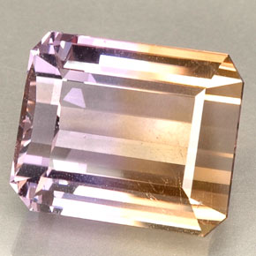 23.37カラットの天然Violet Goldenアメトリン（17.2×14.1 mm・エメラルドカット）