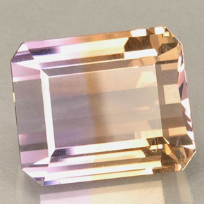 23.37カラットの天然Violet Goldenアメトリン（17.2×14.1 mm・エメラルドカット）
