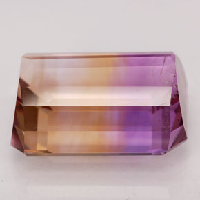 16.32カラットの天然Violet Goldenアメトリン（17.6×12.5 mm・エメラルドカット）