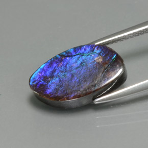 4.88カラットの天然マルチカラーアンモライト、ファンシーシェイプ、オペーク