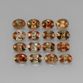 2.72カラットの天然マルチカラーアンダルサイト（4×3 mm・オーバルカット）