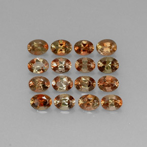2.72カラットの天然マルチカラーアンダルサイト（4×3 mm・オーバルカット）