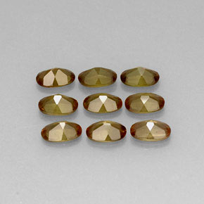 3.80カラットの天然マルチカラーアンダルサイト（6×4.1 mm・オーバルカット）