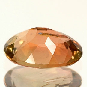 0.56カラットの天然マルチカラーアンダルサイト、オーバルカット、VVS-VS