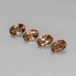 1.69カラットの天然マルチカラーアンダルサイト（6×4 mm・オーバルカット）