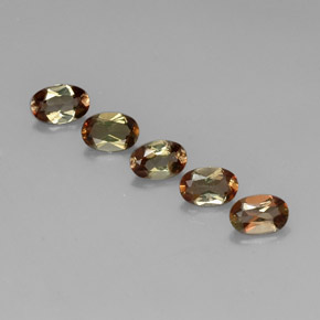 2.20カラットの天然マルチカラーアンダルサイト（6×4 mm・オーバルカット）