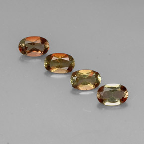 1.80カラットの天然マルチカラーアンダルサイト（6×4 mm・オーバルカット）