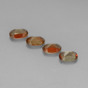 1.80カラットの天然マルチカラーアンダルサイト（6×4 mm・オーバルカット）