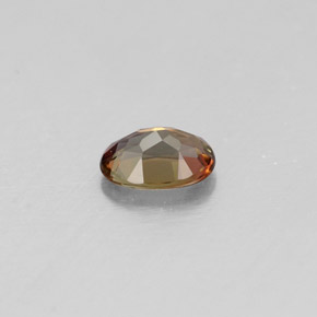 0.32カラットの天然マルチカラーアンダルサイト（5.3×3.8 mm・オーバルカット）