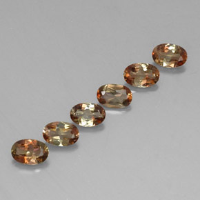 2.65カラットの天然マルチカラーアンダルサイト（6×4 mm・オーバルカット）